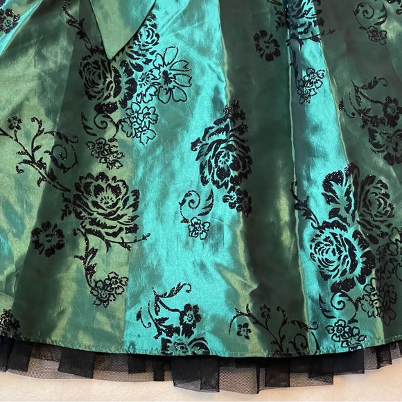 Jona Michelle Green holiday dress - Picture 2 of 7